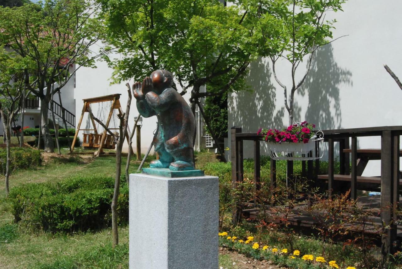 Meta Pension, Тамян Экстерьер фото